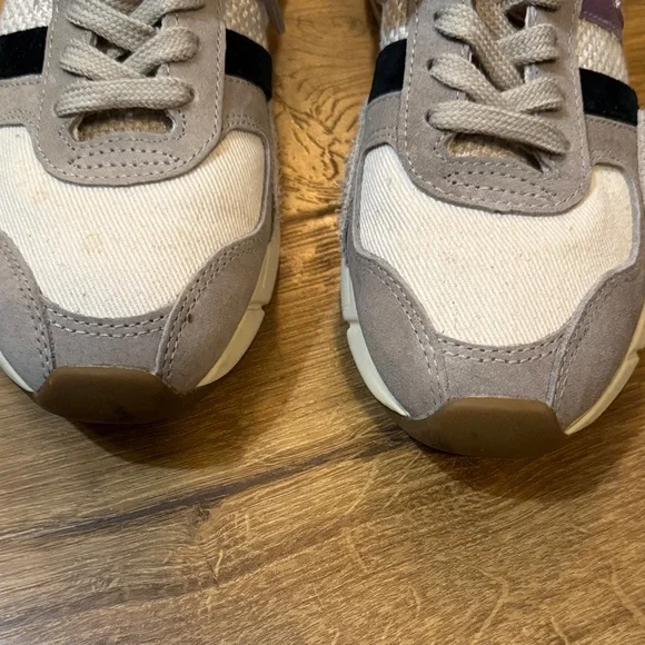 Gola Women’s Sneakers in Beige and Navy - Picture 3 of 10